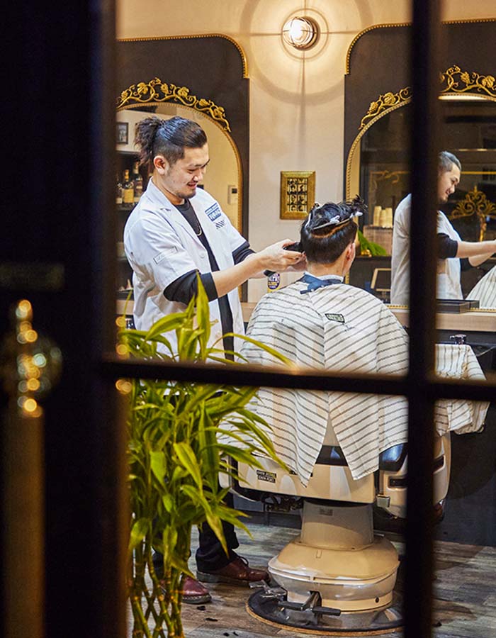 バーバーショップロード 当店は、神崎郡神河町で1921年に創業し4代続く理容店です。2021年秋、理容室でも美容室でもない”BARBER SHOP”として生まれ変わりました。仕事を頑張る